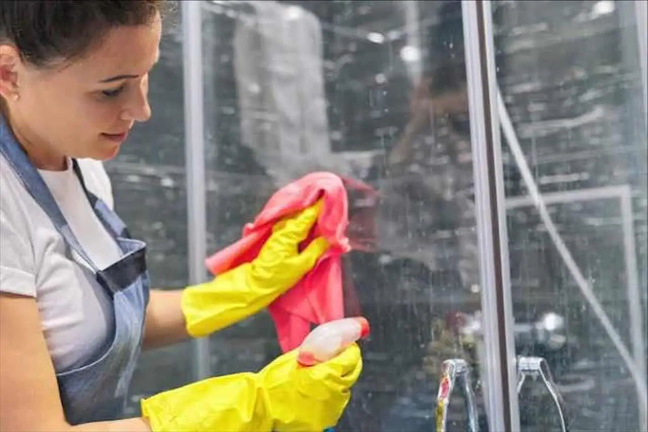 Ecco il prezzo medio di una colf per sole 3 ore a settimana: conviene davvero?